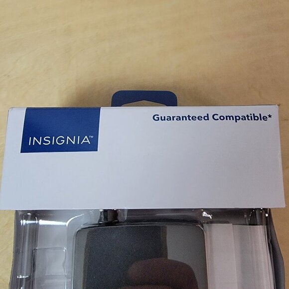 Insignia Slim 90 Watt laptop Charger - In Box With Tips - Picture 3 of 6